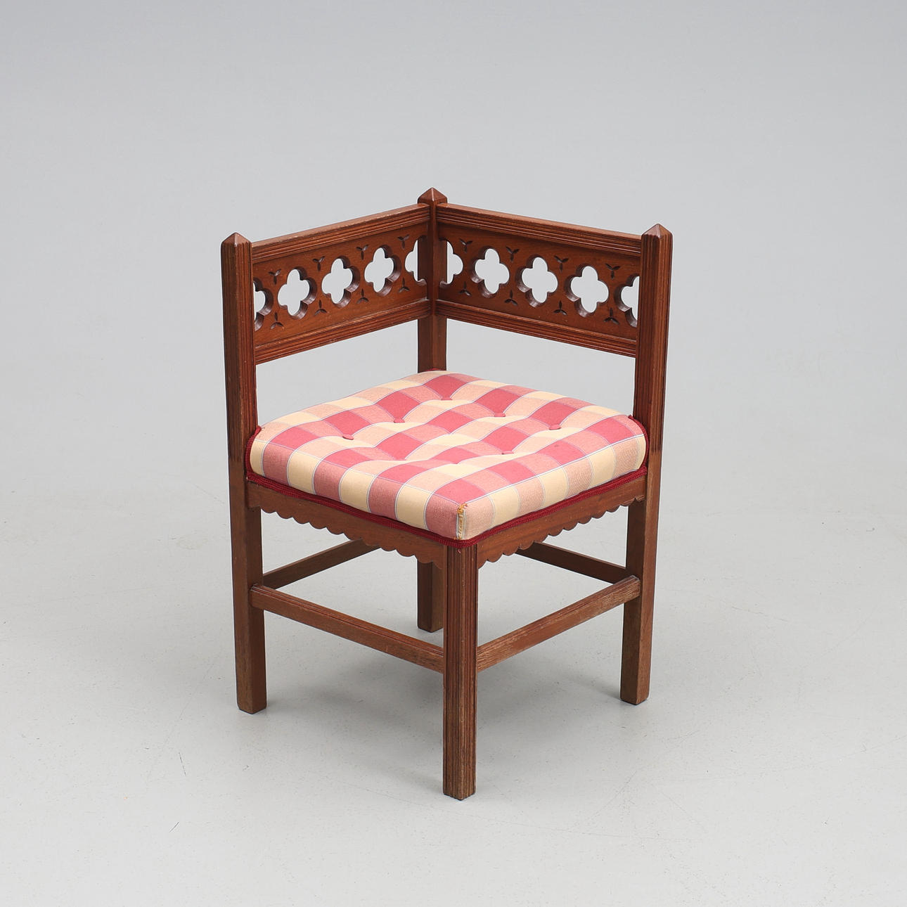 POODLE CHAIR. 19th century.