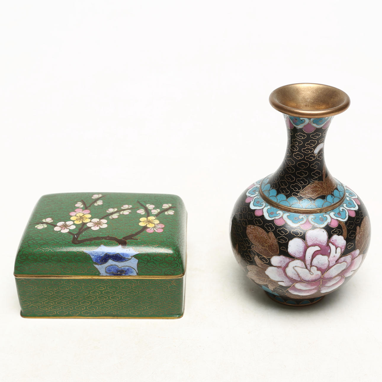 Vase og kasse, metal, cloisonné, Asien.
