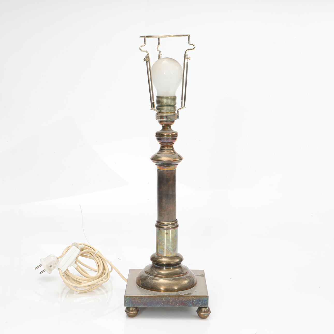 LÁMPARA DE MESA, metal.