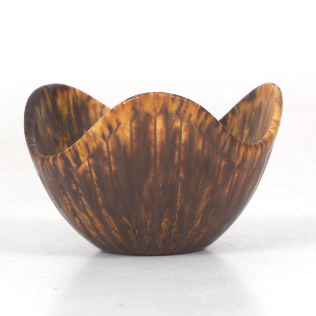 GUNNAR NYLUND, un cuenco de gres, «Ash», Rörstrand.