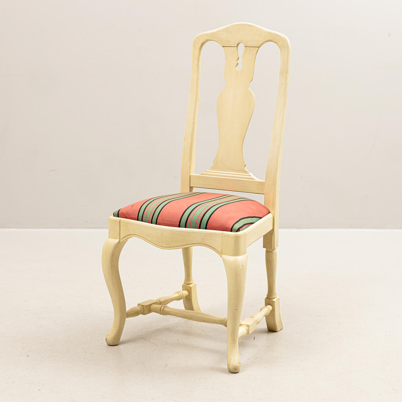 Una silla rococó del siglo XX.