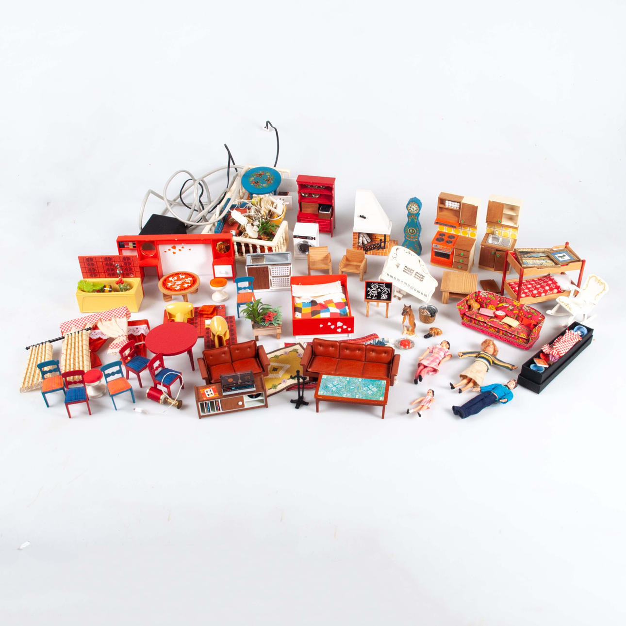 DOCKMÖBLER. parti bland annat Lundby.