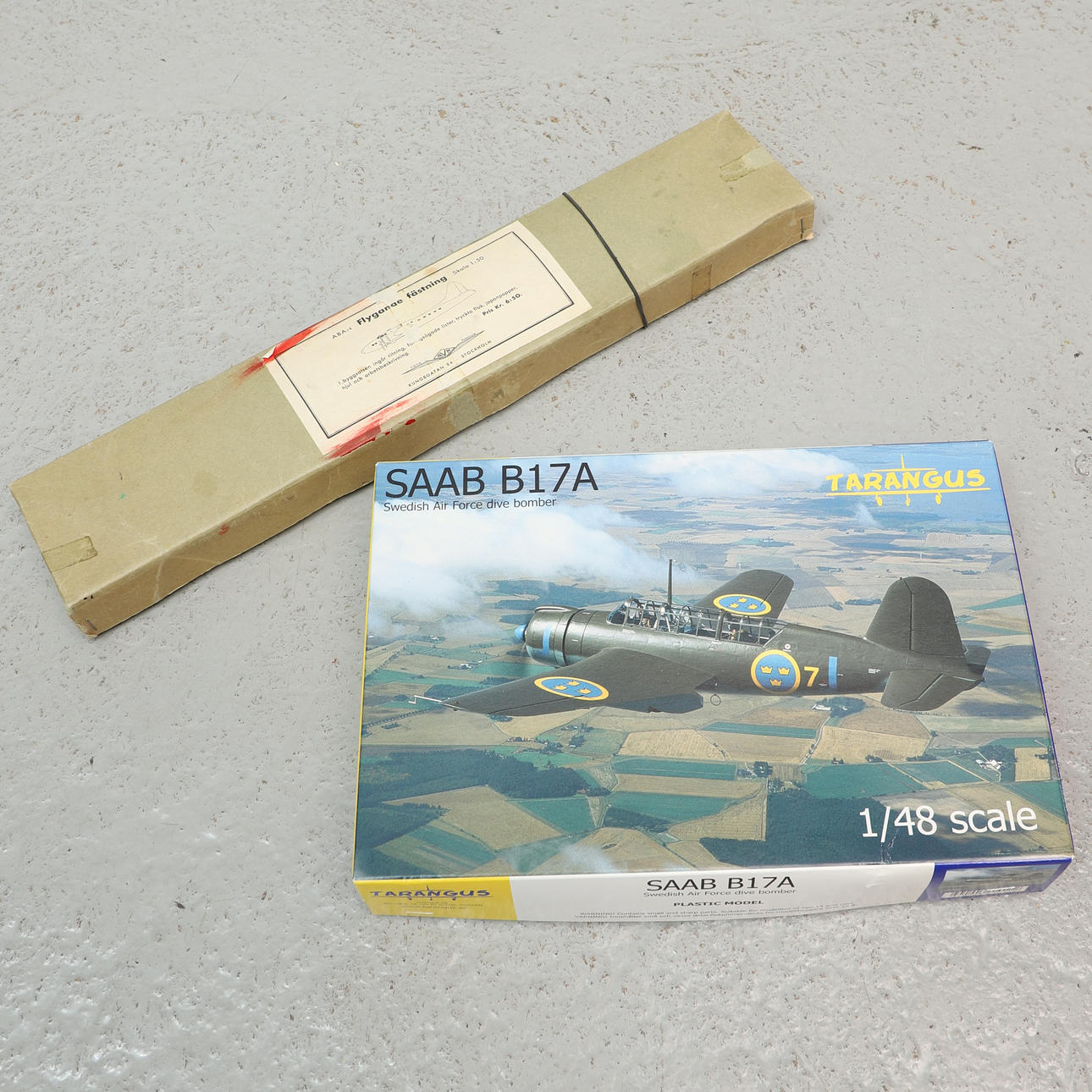 BYGGSATSER, 2 st, modellflygplan.