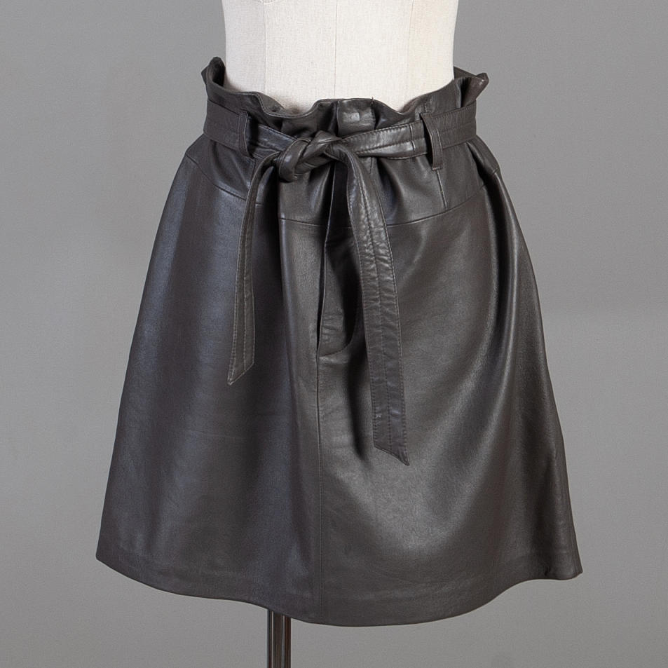 NEDERDEL LÆDER OUI. Størrelse 44.