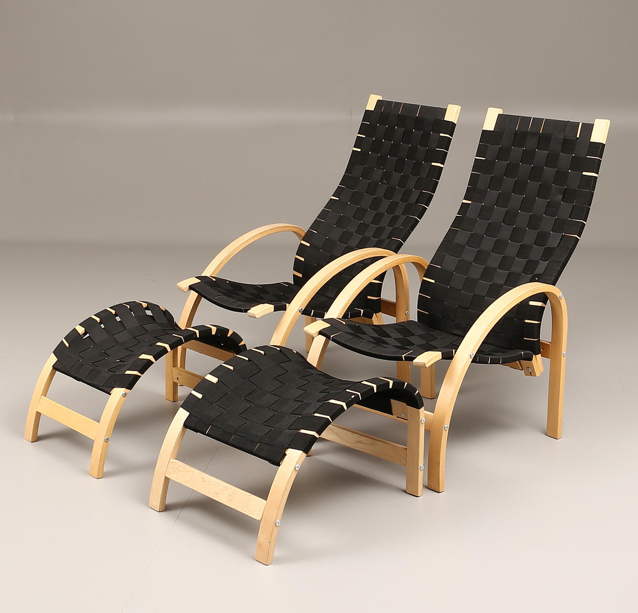 FÅTÖLJER MED FOTPALL, 2 st, flätad sadelgjorda, svart.