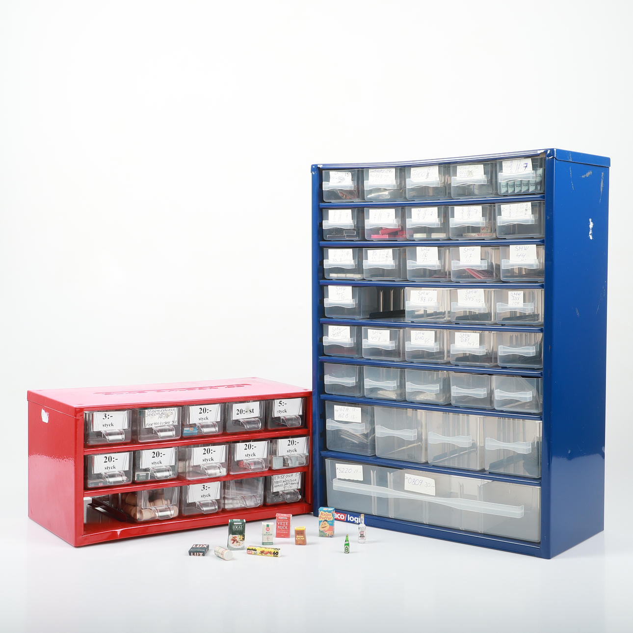 DOCK OR VIEWING CABINET MINIATURES, 2 ASSORTMENT CABINETS.