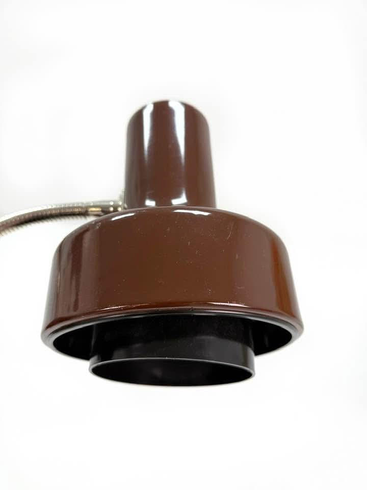 VÆGLAMPE - læselampe plast og messing.