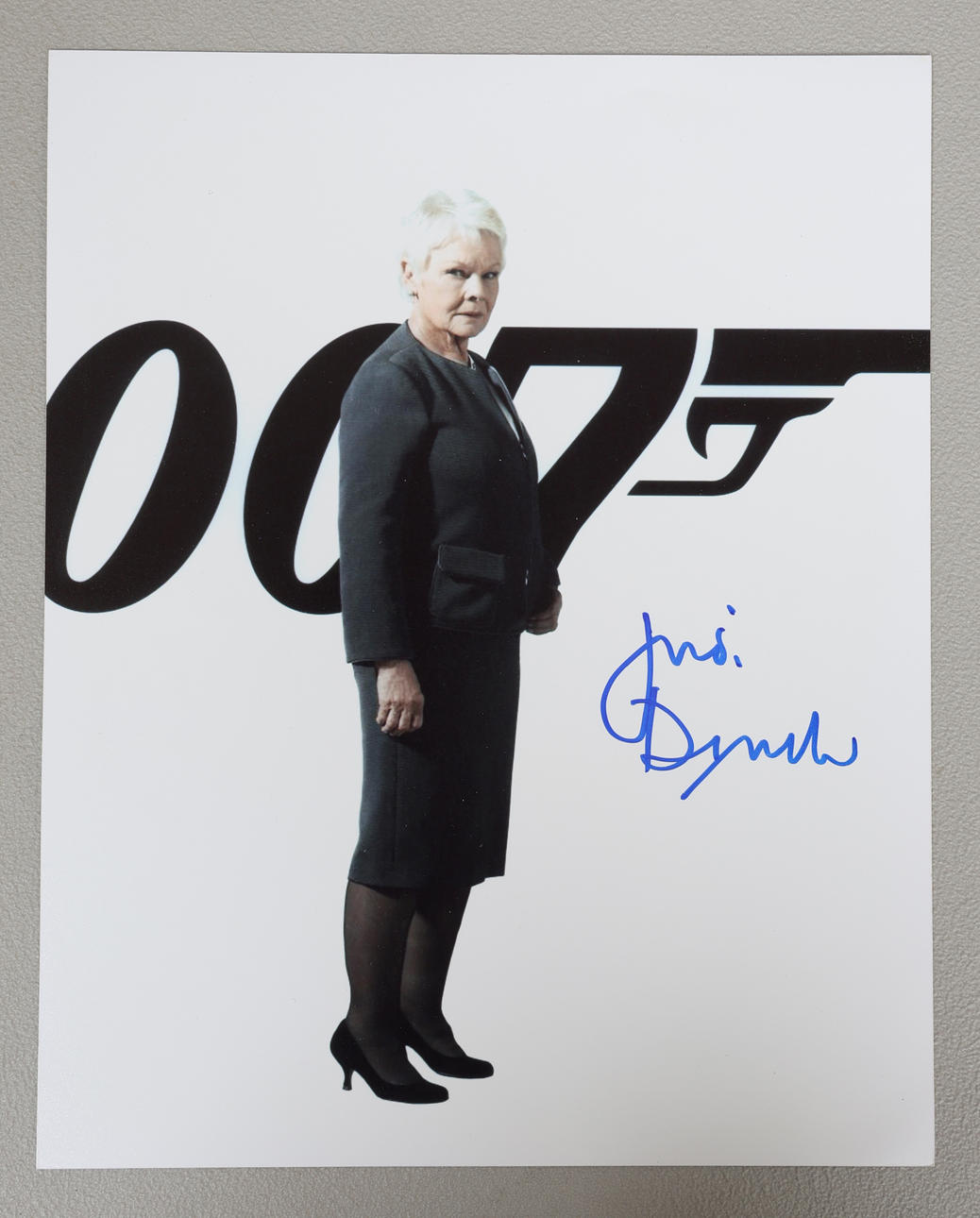 JUDI DENCH, SIGNED COLOUR PHOTOGRAPH.