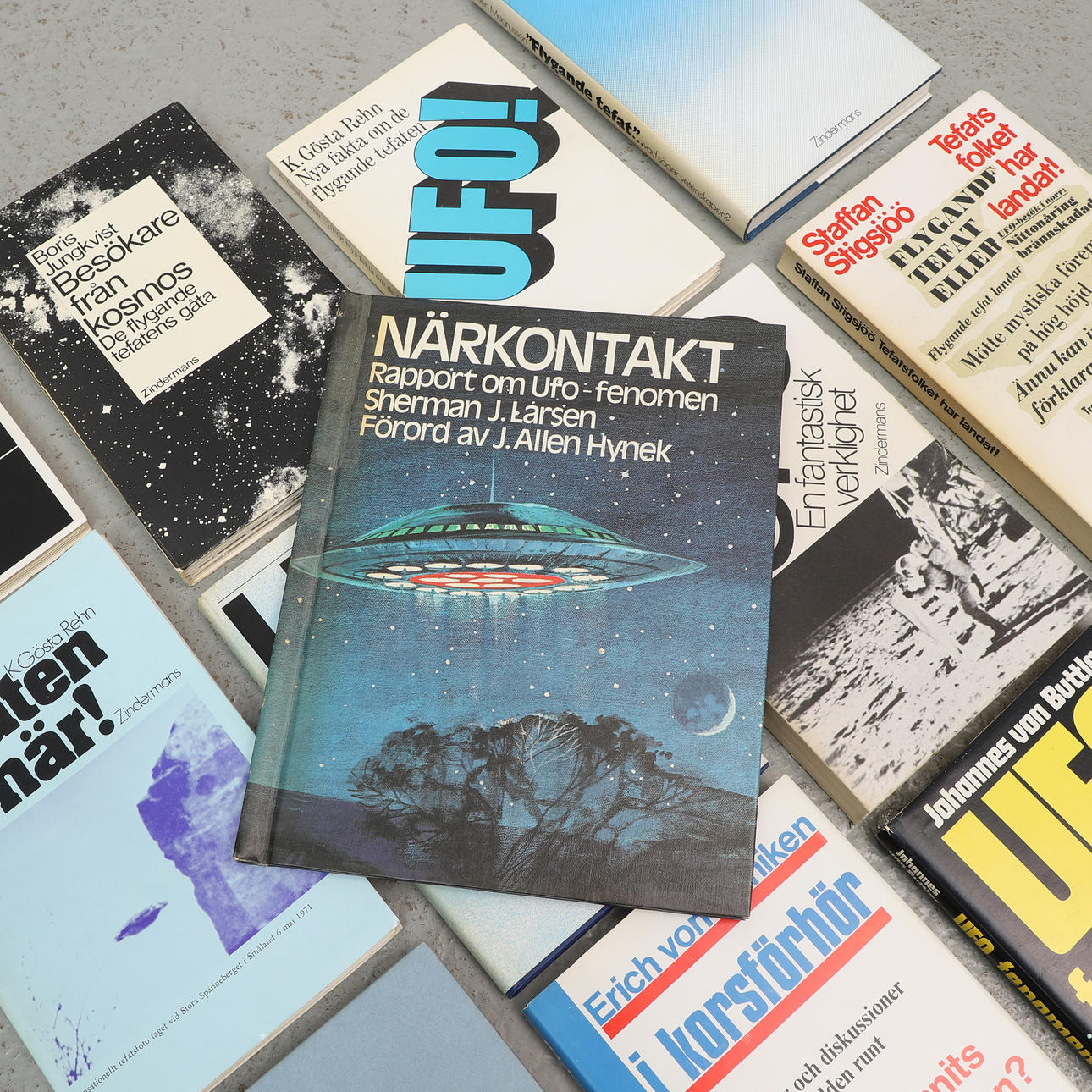 Kirjat, 12, UFO & Aliens.