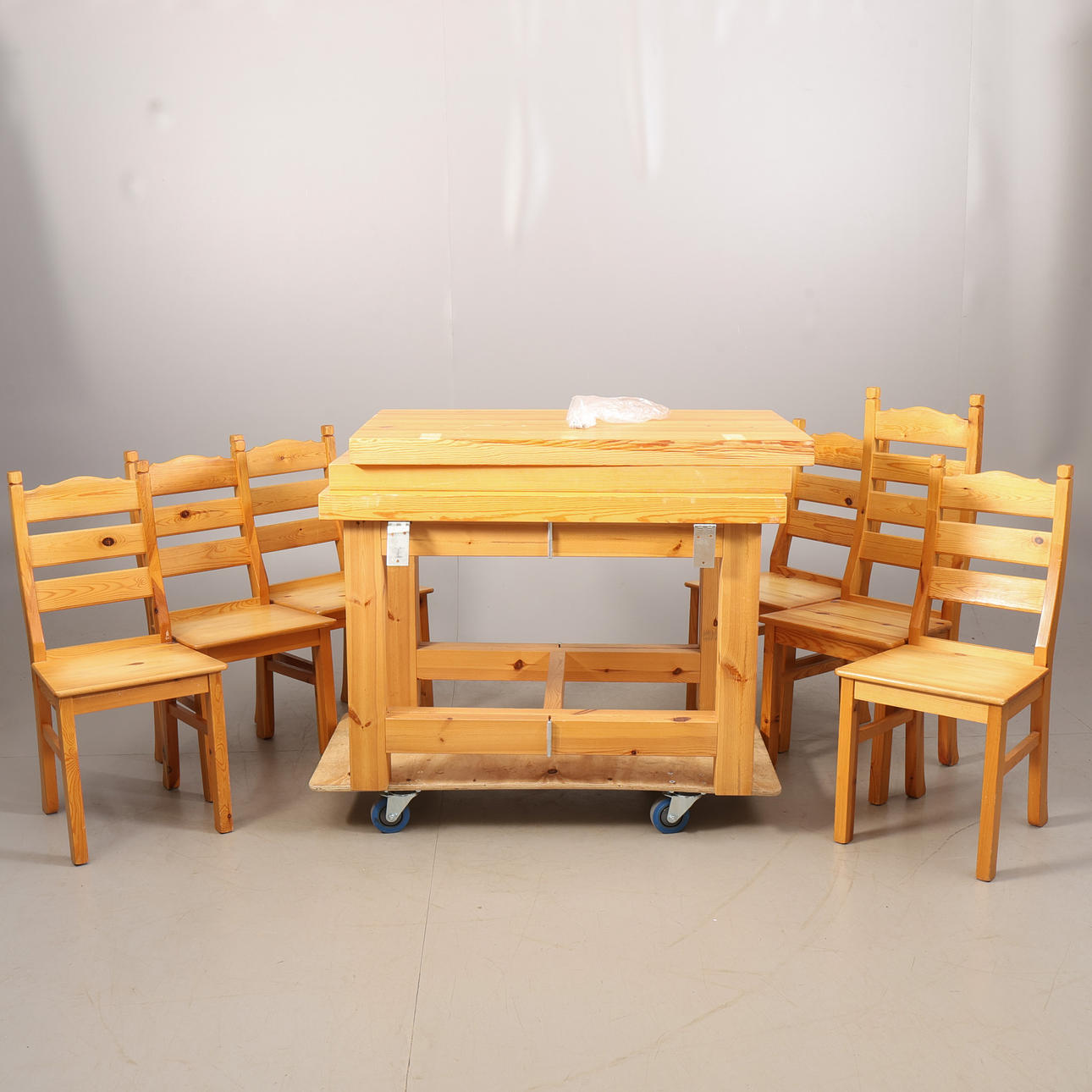 A seven-piece pine dining group, Erkers Siljansnäs.