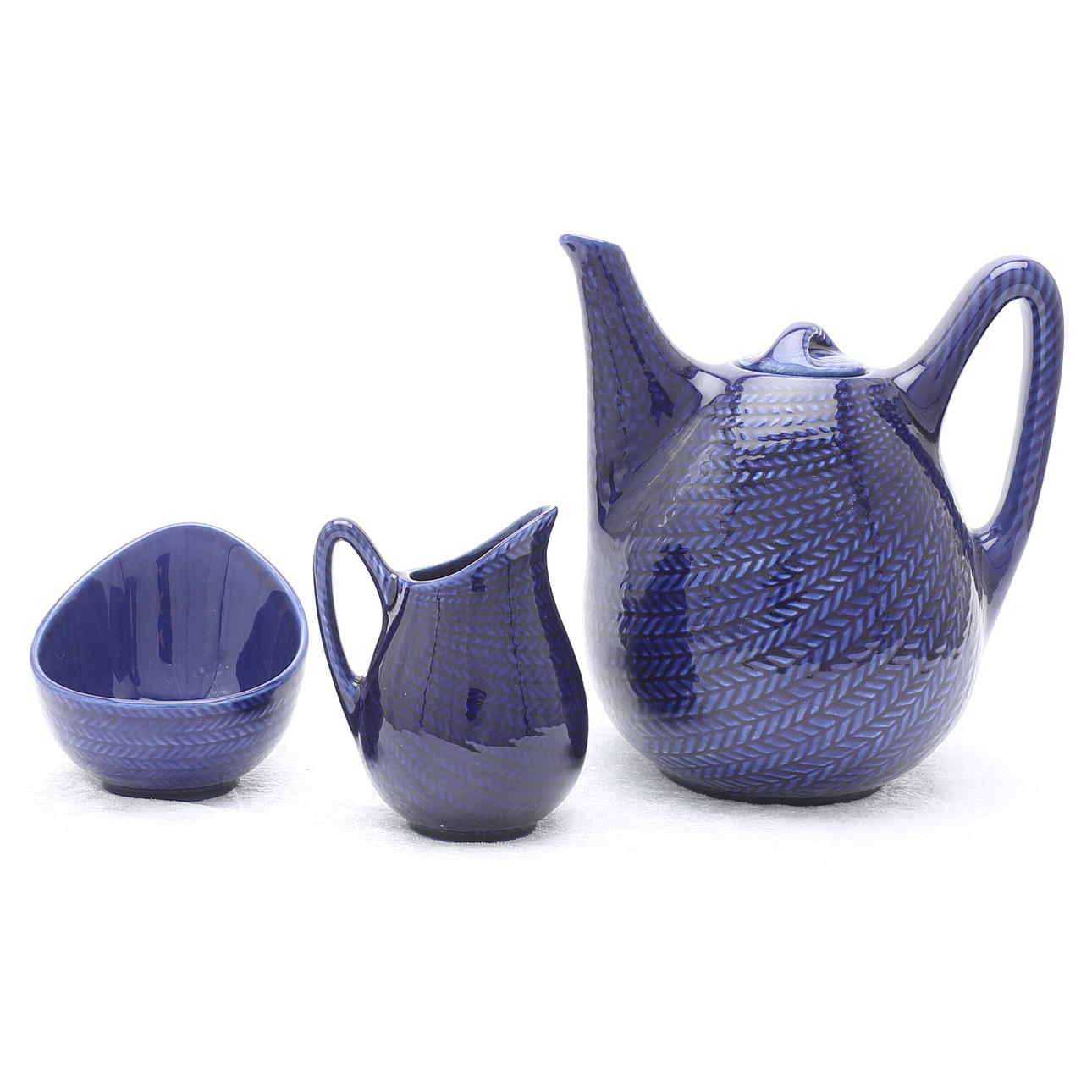 TEKANNA, SOCKERSKÅL OCH GRÄDDKANNA, porslin, Blå Eld, Hertha Bengtsson, Rörstrand.