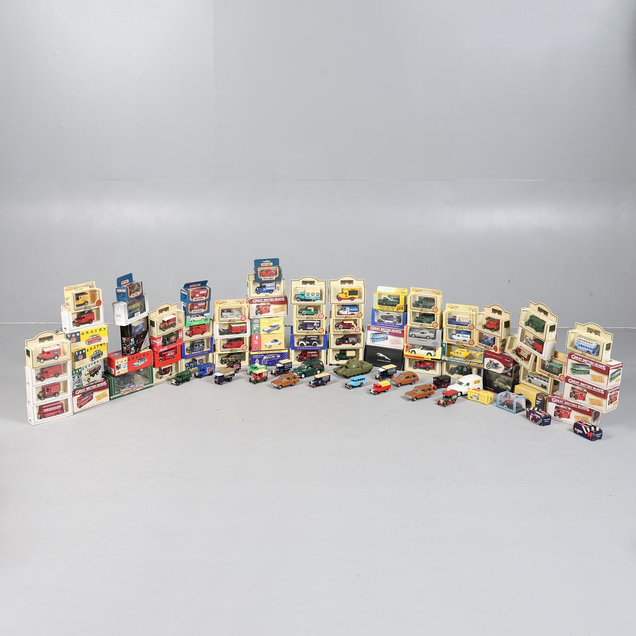 A LARGE COLLECTION OF MODEL VEHICLES (QTY).