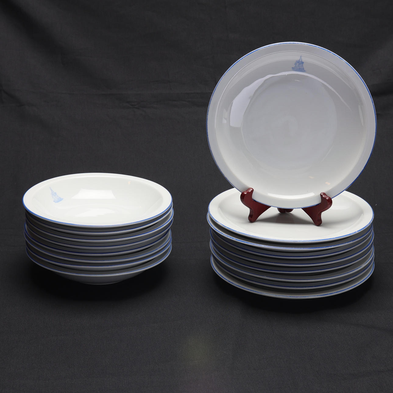 BOAT TABLEWARE. 17 pieces, Gustav Larsson, “P-28".