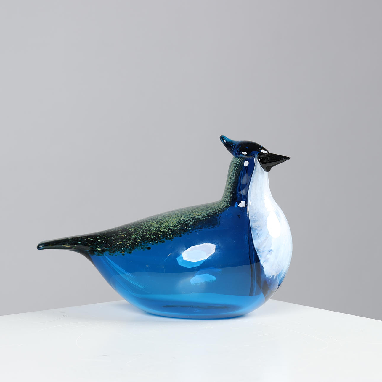 OIVA TOIKKA. Handmade bird figurine of stained glass, “Sininärhi