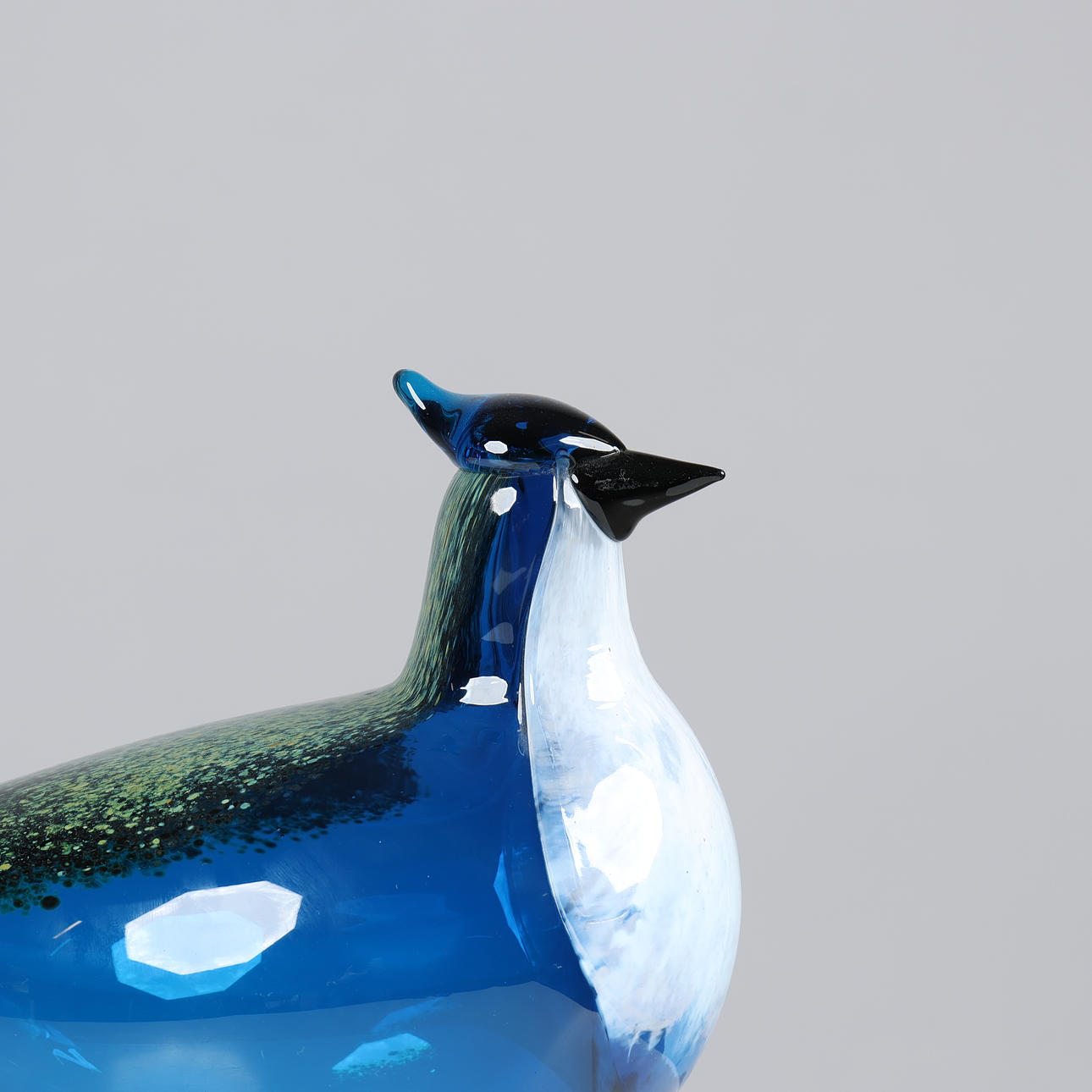 OIVA TOIKKA. Handmade bird figurine of stained glass, “Sininärhi