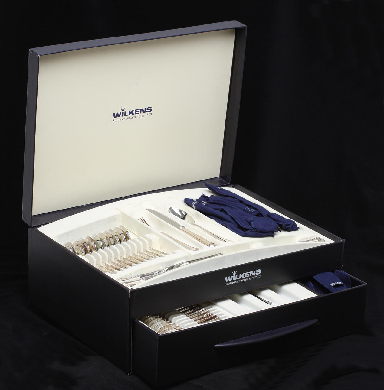 BESTICKSERVIS, sterling silver, 71 delar, Chippendale, Wilkens Silbermanufaktur. Total vikt (inkl knivar) 3958 gram. Nypris cirka 100.000.