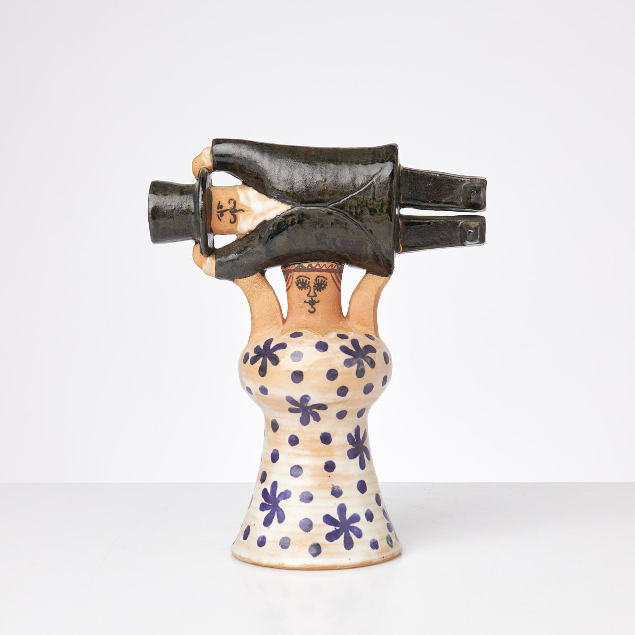 LISA LARSON. Figura de gres 'Lilla Sammlsdebate', de Gustavsberg.