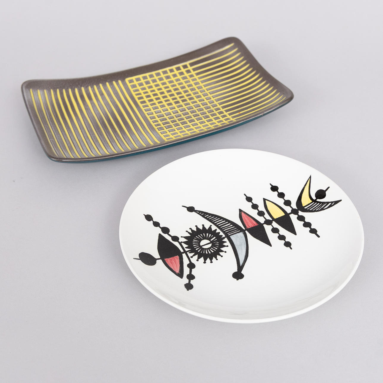 A cake platter, 2 pcs, Upsala Ekeby and Gustavsberg.