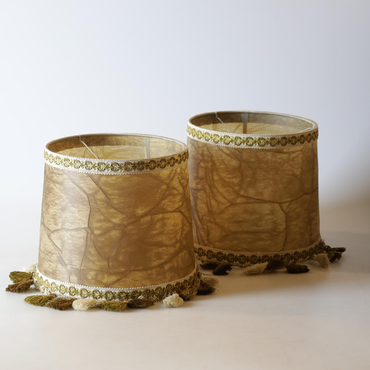 LAMPESKÆRME, kunstlæder, 20. århundrede.