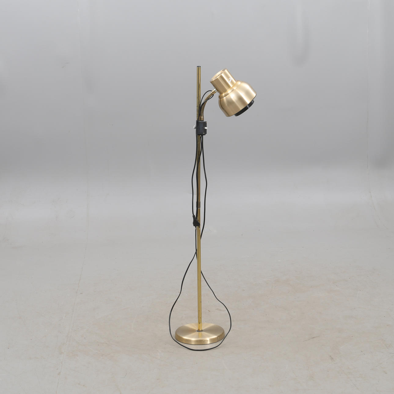 FLOOR LAMP.