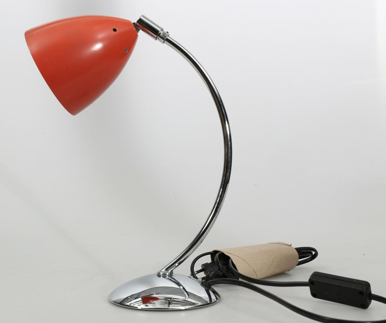 BORDSLAMPA, metall, "Amos", Art Deco stil, 1900-talets andra hälft.