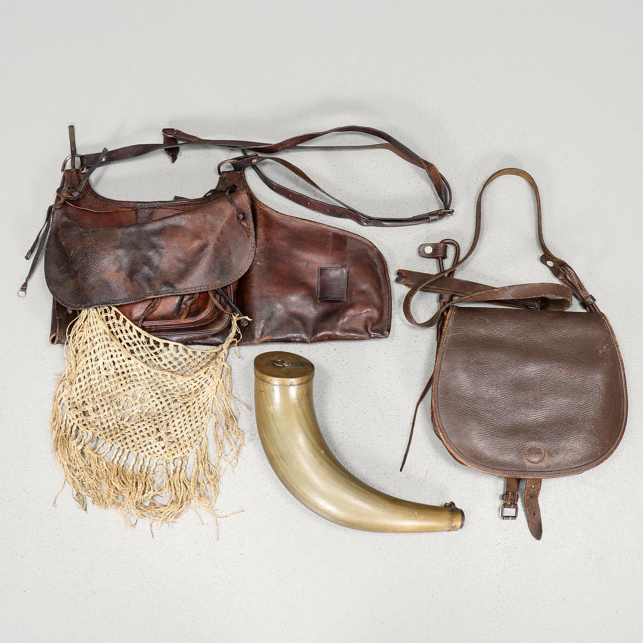 JAGDTASCHEN UND KRÄHENHÖRNER.