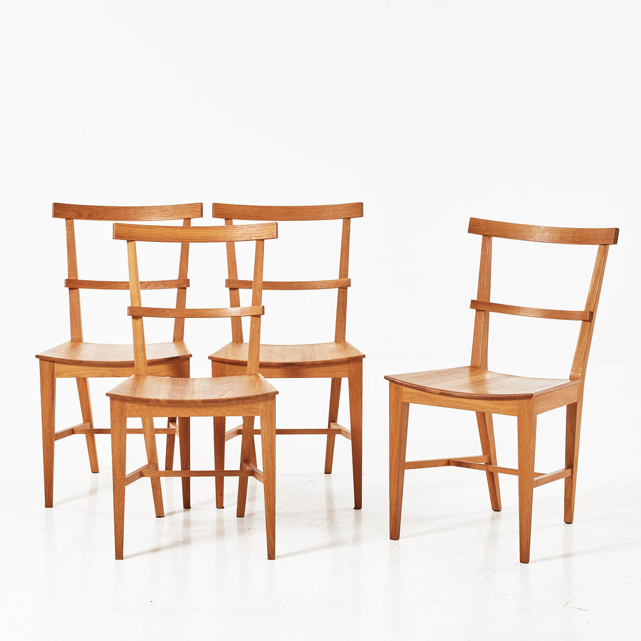 NIRVAN RICHTER. Stühle, 4 Stück, Norrgavel, Eiche, mit Schildern.