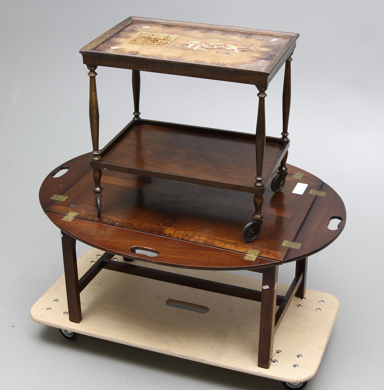 BUTLERS TRAY samt SERVERINGSVAGN.