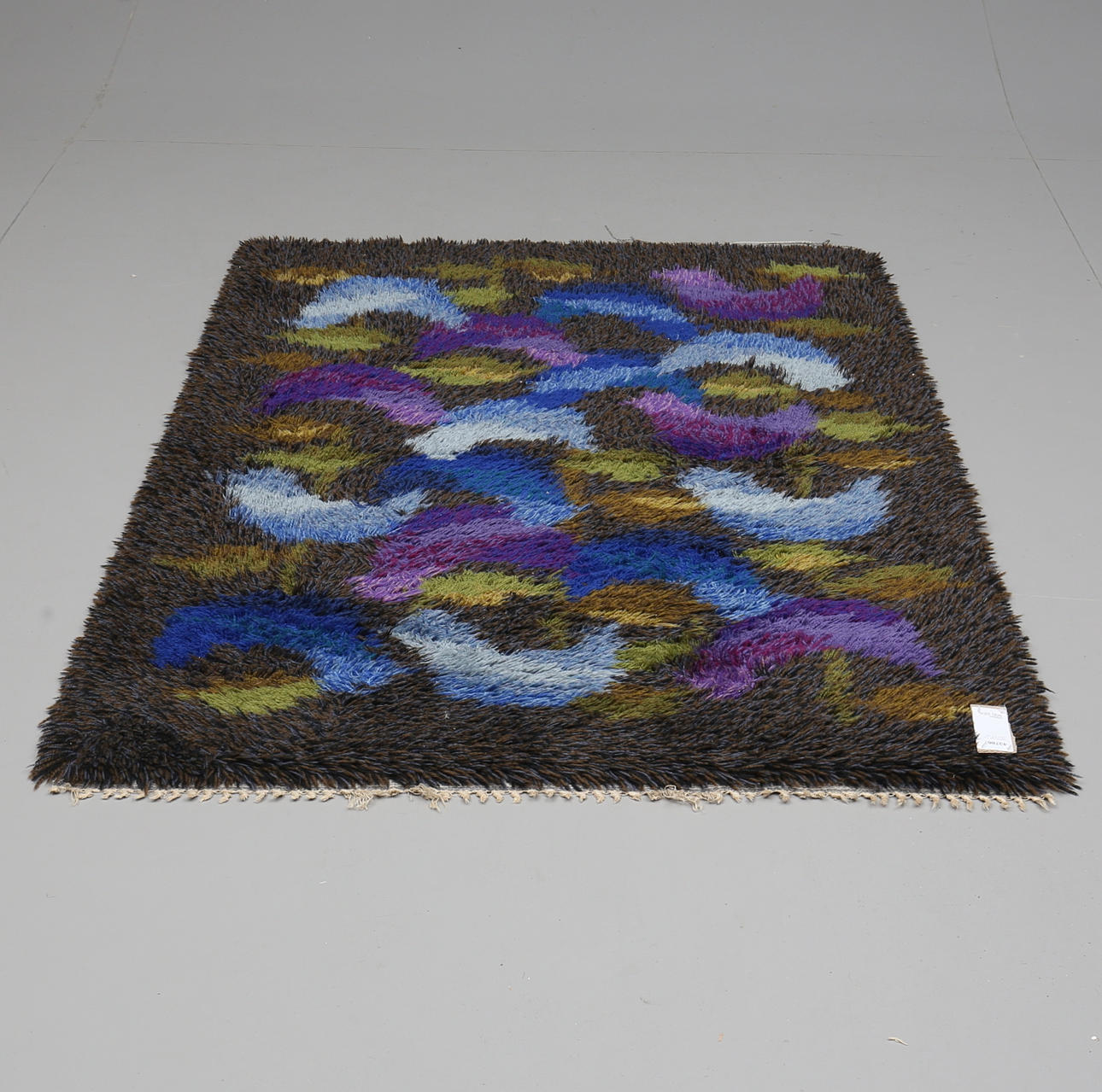 MATTA, rya. Ca 172 x 117 cm.