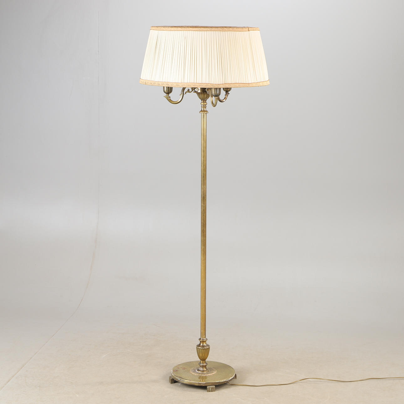 FLOOR LAMP, 15375, brass, Böhlmark, 20th century.