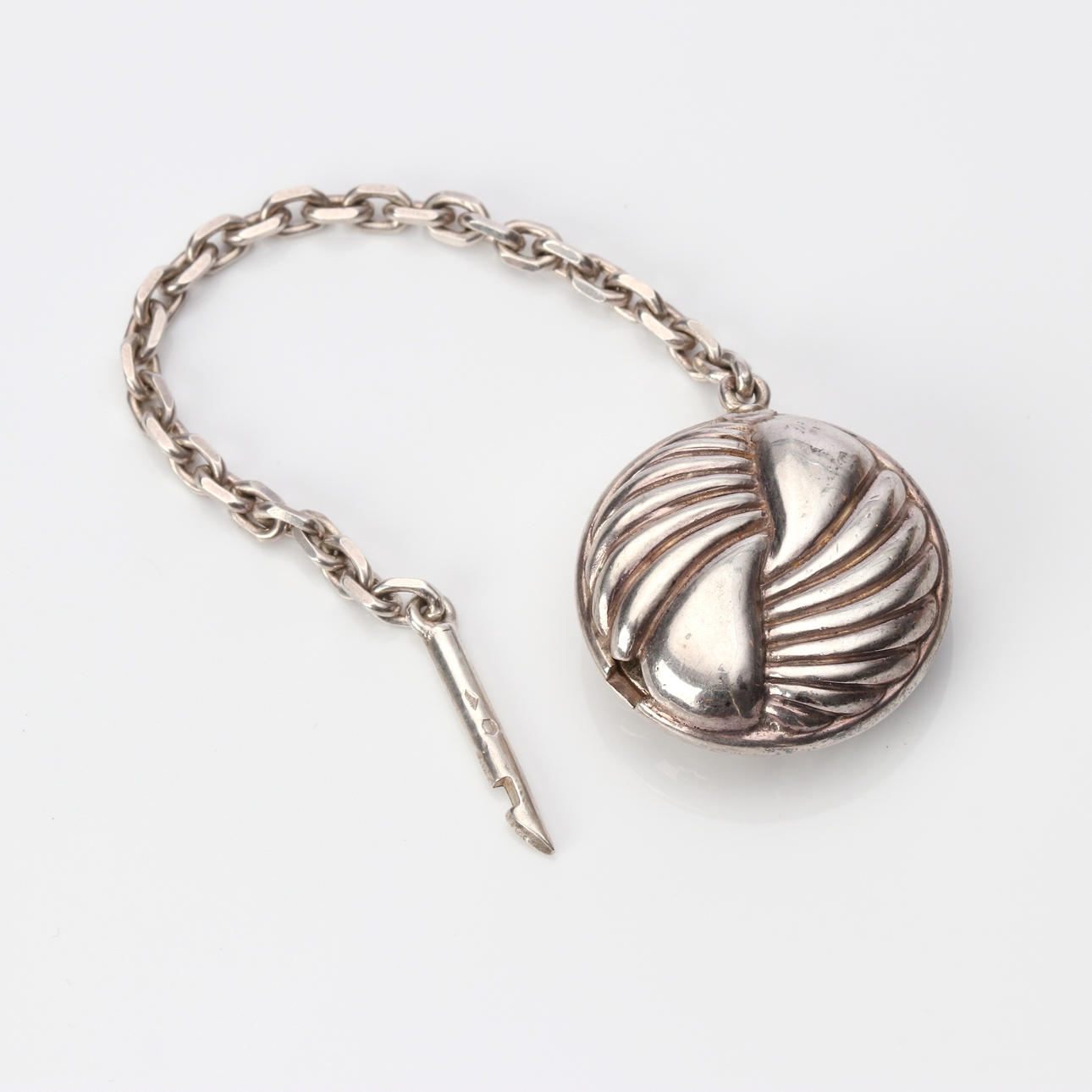 HERMÈS, VINTAGE NØGLERING. Det er sølv.