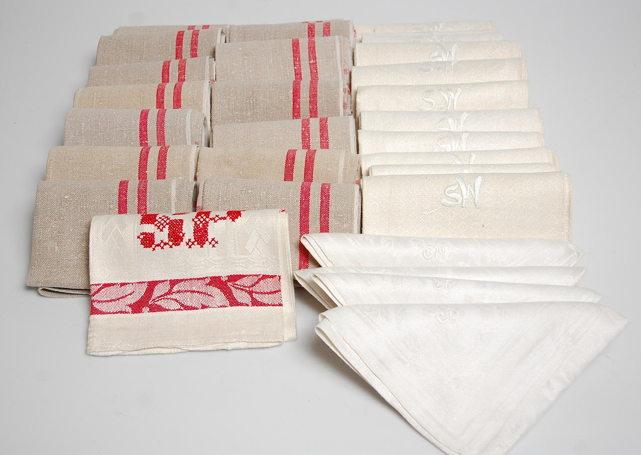 LINNEHANDUKAR, 26 st, SERVETTER.