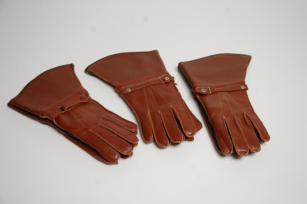 MOTORCYKELHANDSKAR, 3 par skinn, oanvända.