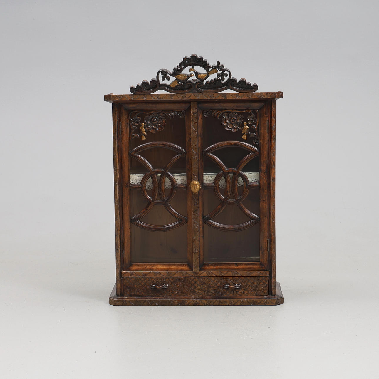 HÄNGESCHRANK, VITRINE.