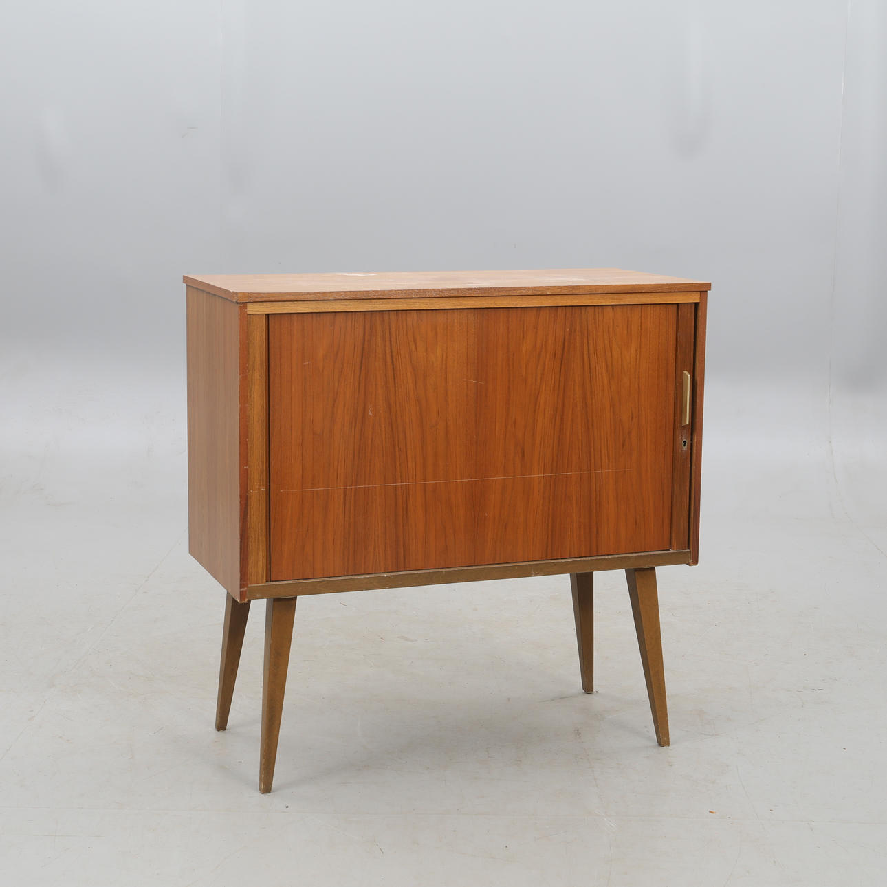 Rullakaappi/TV-huonekalut.