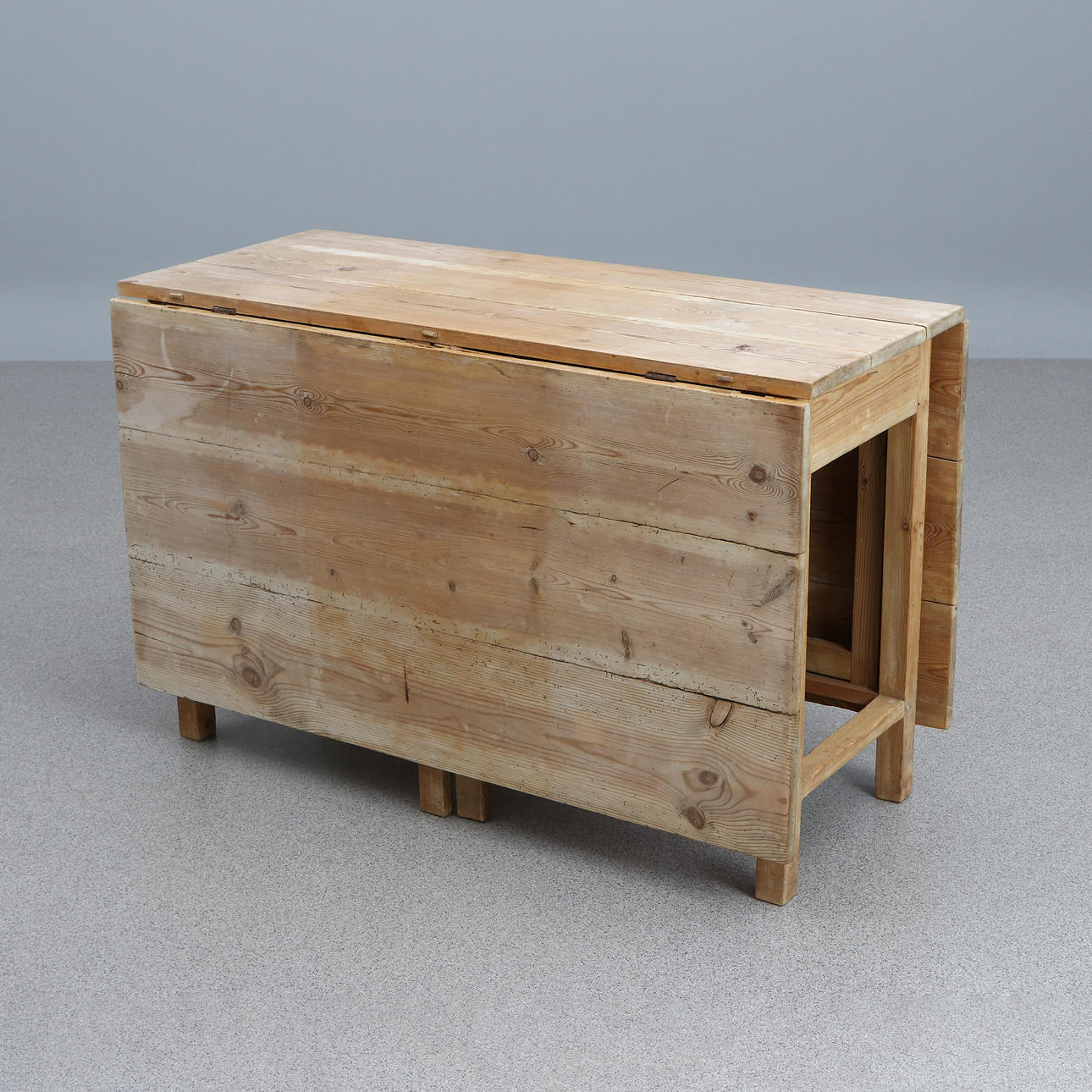 PERCUSSION TABLE. Pine. 18th/20th century.