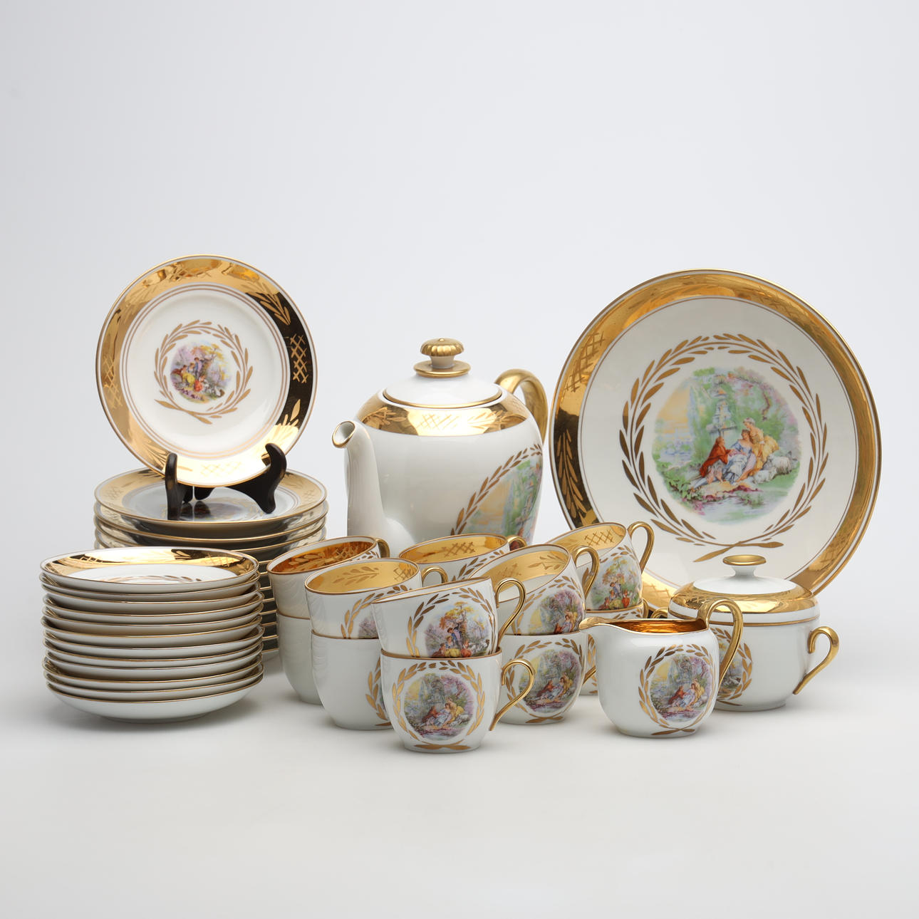 A 40-piece coffee set, Bing & Gröndahl.