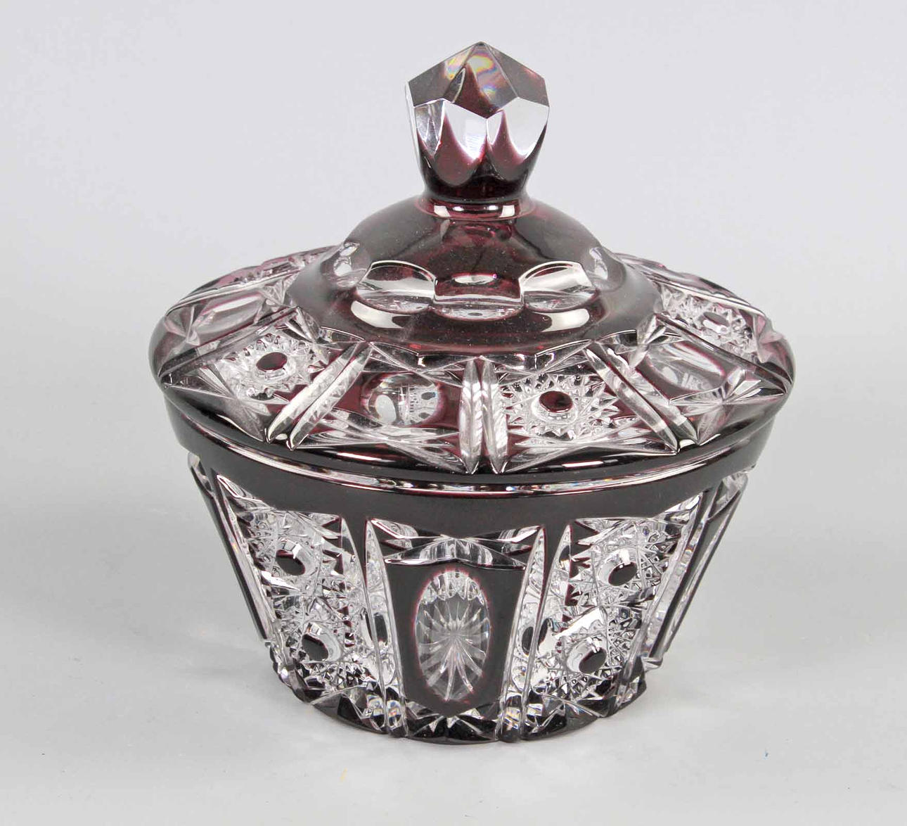 CRYSTAL LID BOX.
