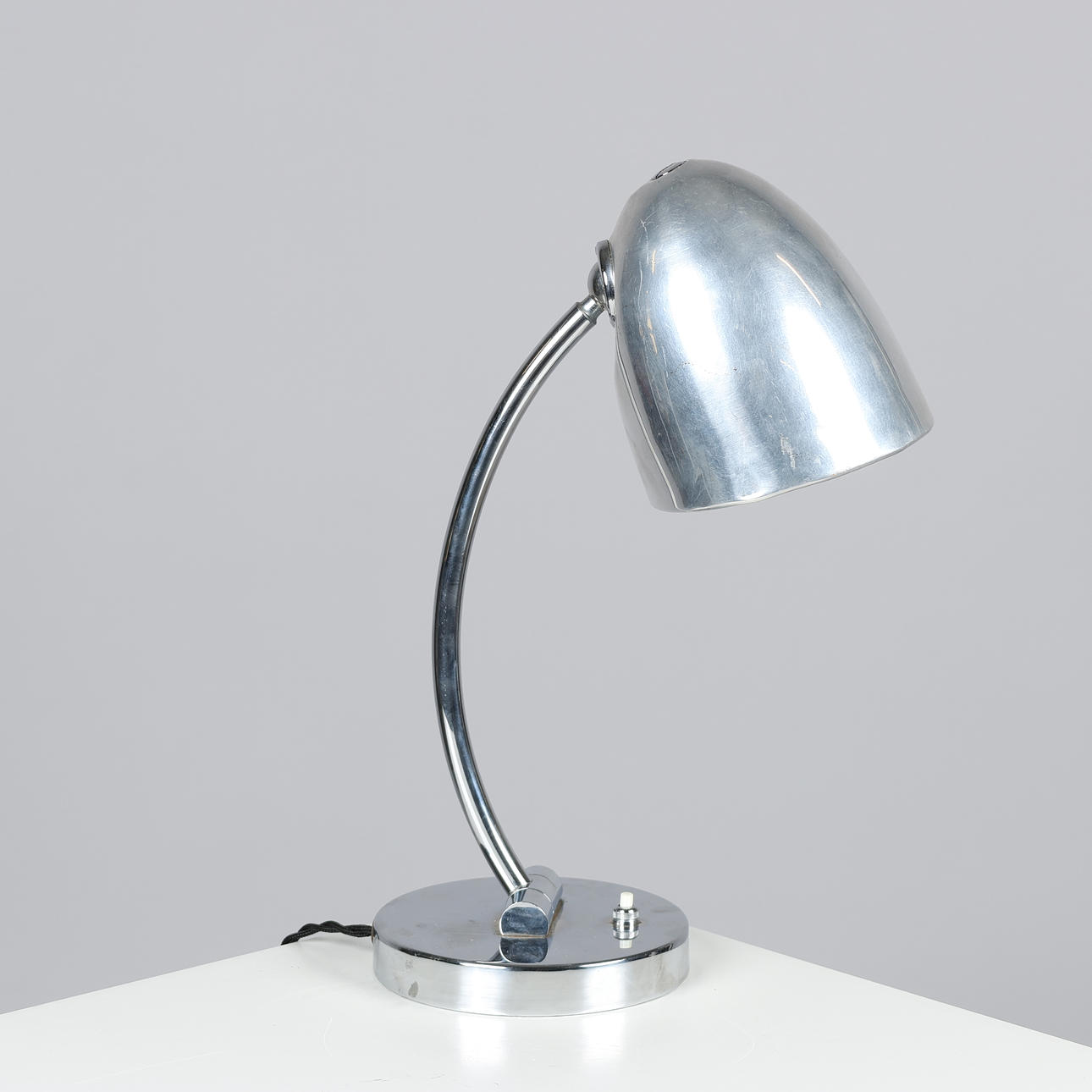 Chrome plated metal table lamp with adjustable screen and stem, European lamp manufacturer, 1900s.