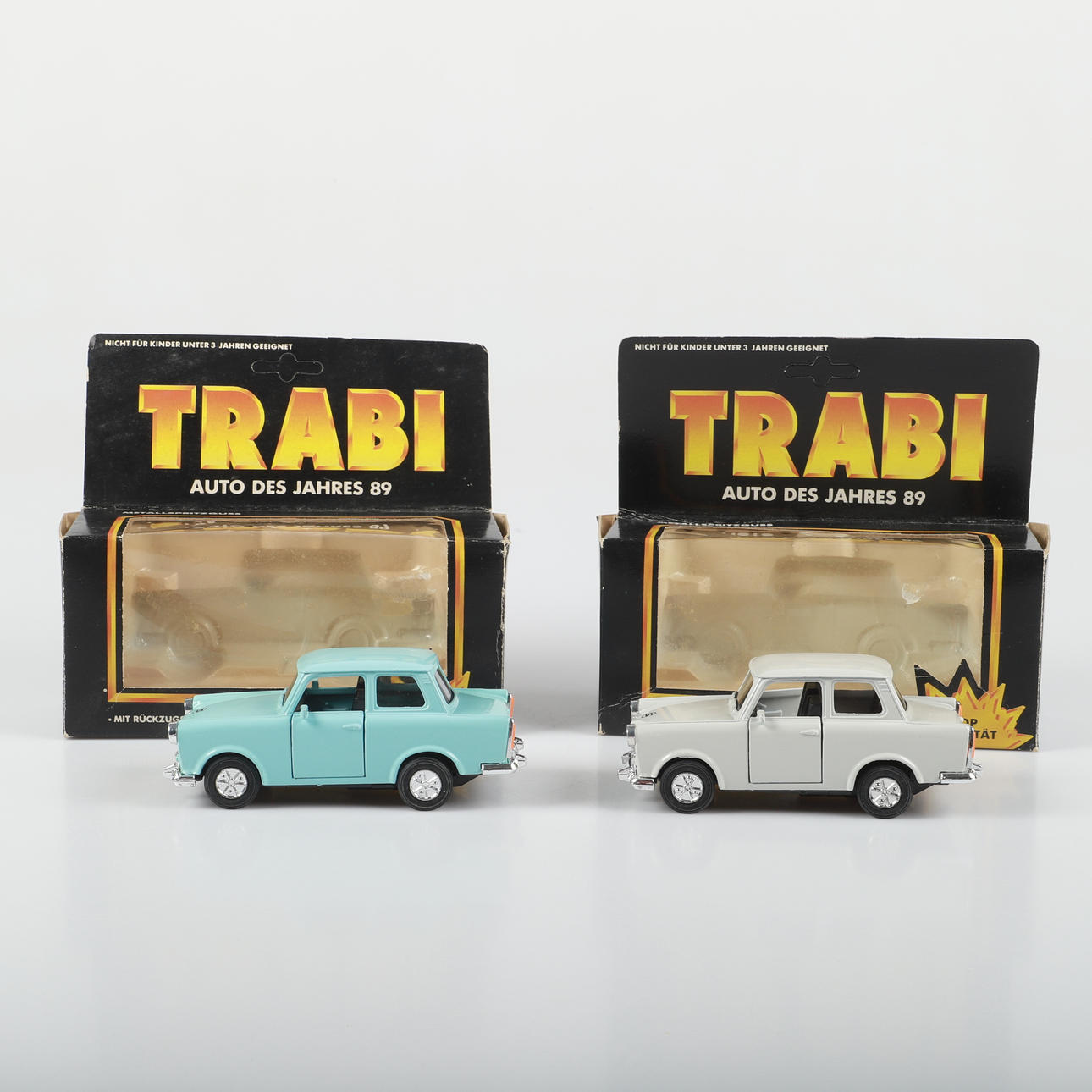 MODELLBILAR, 2 stycken, metall/plast, Trabi.
