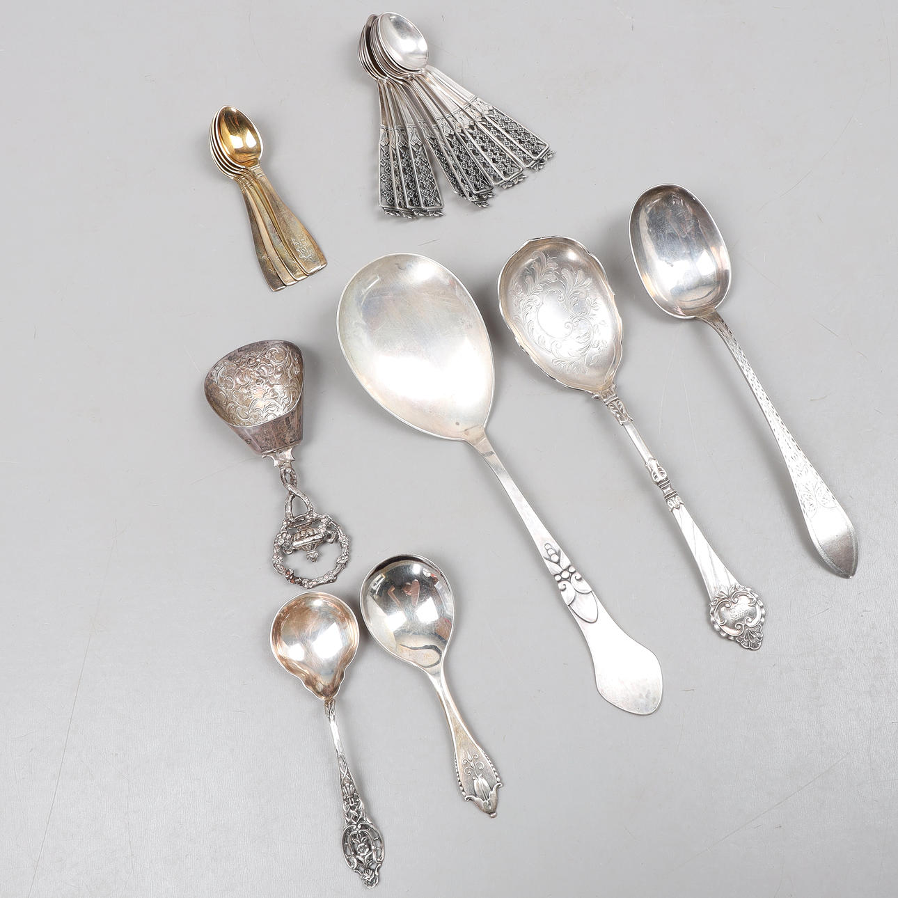 SPOONS, silver, weight 322 grams.