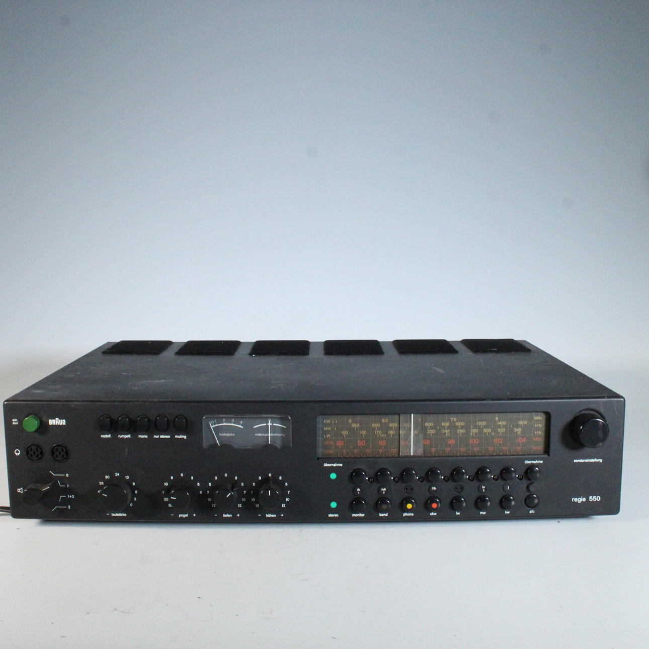 BRAUN. Verstärker/Receiver , Modell '' Regie 550 ''.