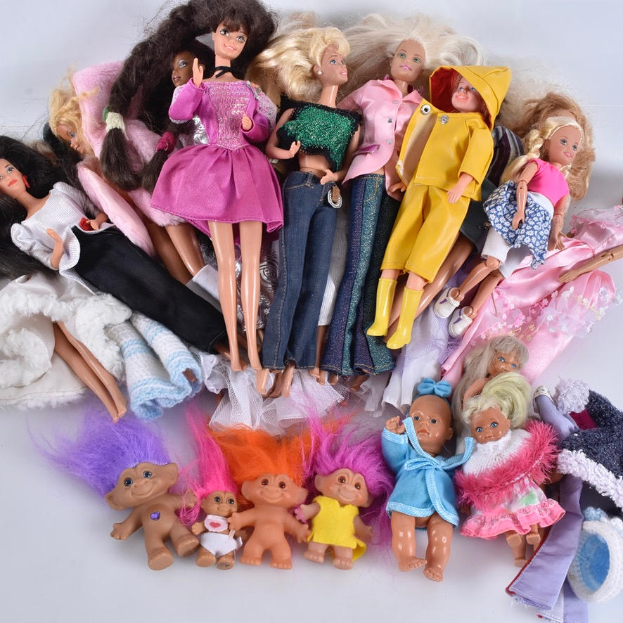 PARTI BARBIEDOCKOR, mestadels Mattel INK.