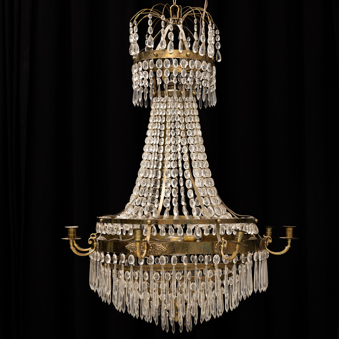 A Gustavian-style chandelier, 1900's, height approx. 104 cm.