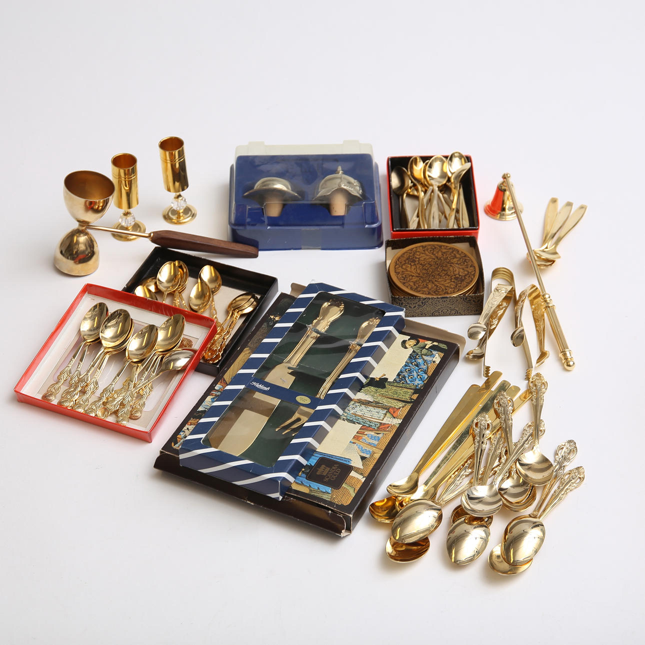 DIVERSE FÖREMÅL, 78 st, pläterade, bla Scandia Guld.