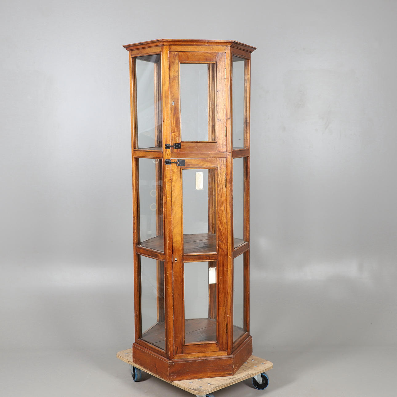 A LATE 19TH CENTURY OCTAGONAL OAK DISPLAY CABINET.