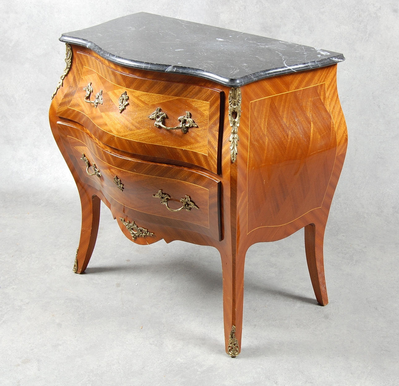 BYRÅ, med stenskiva, rokoko stil, 1900-tal.