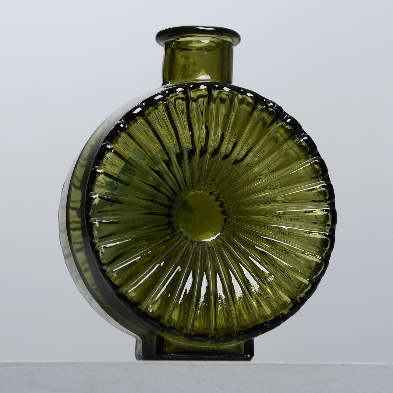 HELENA TYNELL. Pullo, ”Solflaskan”, Riihimäen lasitehdas, Suomi.