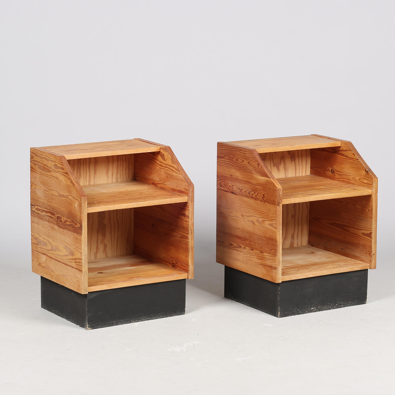 A pair of bedside tables of solid pine, 1970s (2).