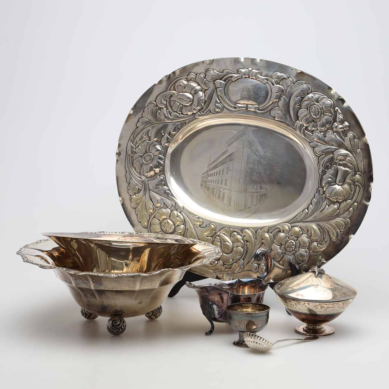 SILVER OBJECTS 7 pieces gross weight approx. 1885 grams.